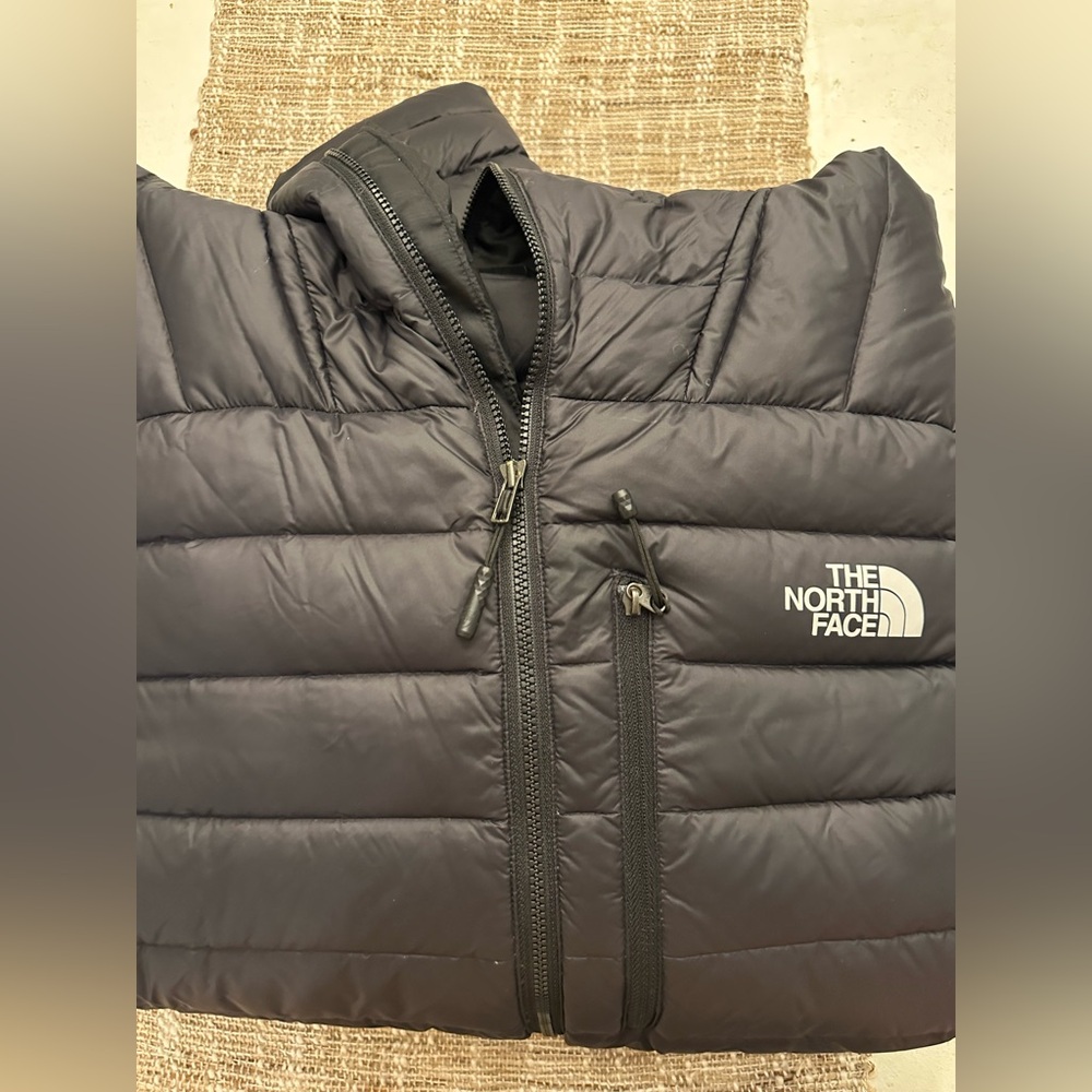 North Face hooded puffer coat
Men’s L